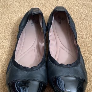 Comfy Black slip on flats